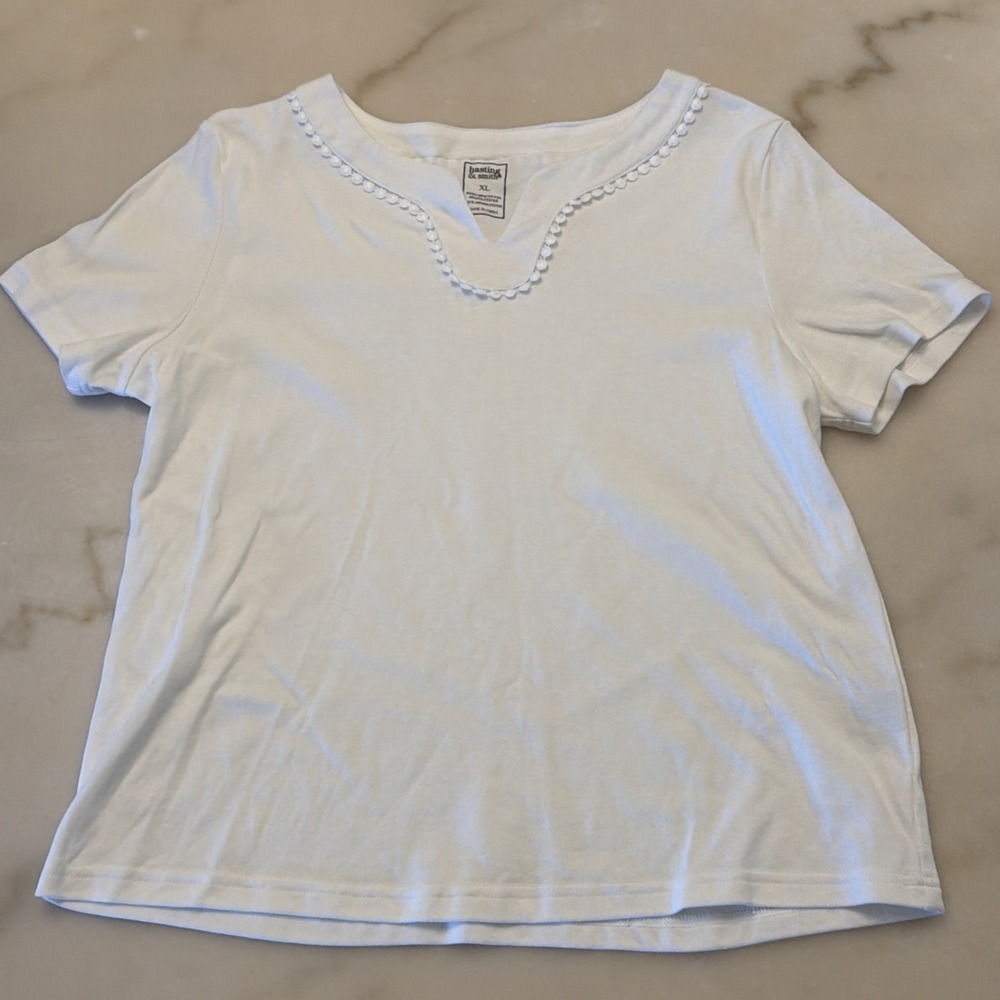 Hasting & Smith Short Sleeve Top Shirt White XL Embellished V-neck Basic Casual